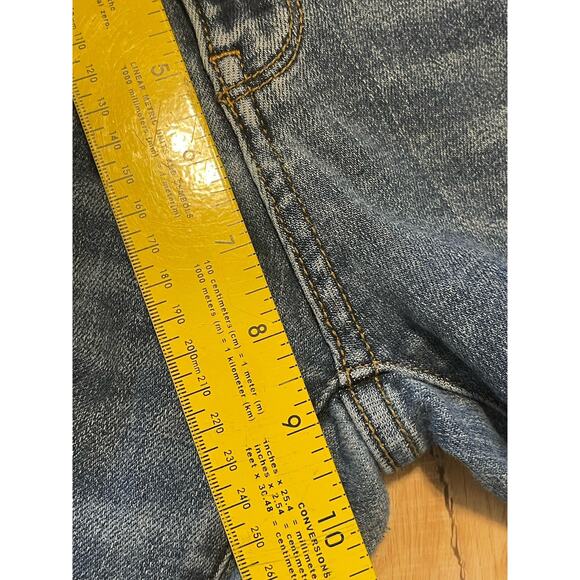 Judy Blue Straight Fit Cuffed Distressed Cropped Jeans Medium Wash Size 7/28 - Picture 9 of 10